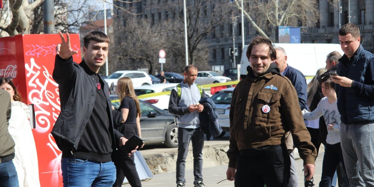"Pozdravite mi tu*i, mamicu vam je*em": Blokaderi nastavljaju s provokacijama u Pionirskom parku, ovakve bljuvotine se retko viđaju (VIDEO)