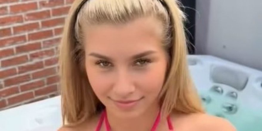 Ima 3 dojke i od toga zarađuje bogatstvo! Njene grudi su svetska senzacija (VIDEO)