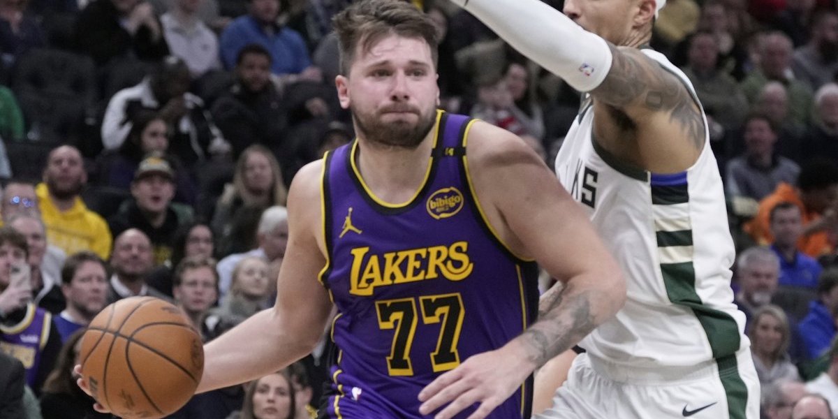 Ovo nije viđeno 63 godine! Dončić ubacio 45 poena, a Lejkersi doživeli težak poraz! (VIDEO)