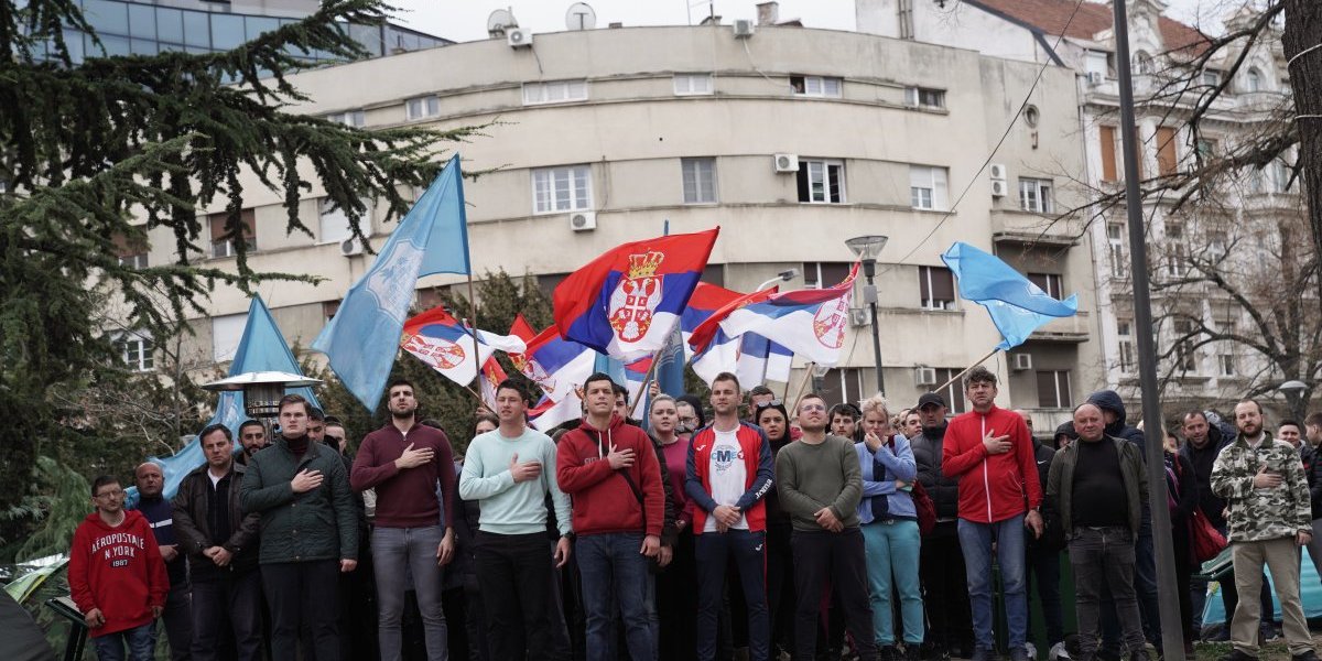 (VIDEO) Uprkos niskim temepraturama, nastavljaju svoju borbu! Studenti koji žele da uče pokazali kako izgleda njihovo jutro!