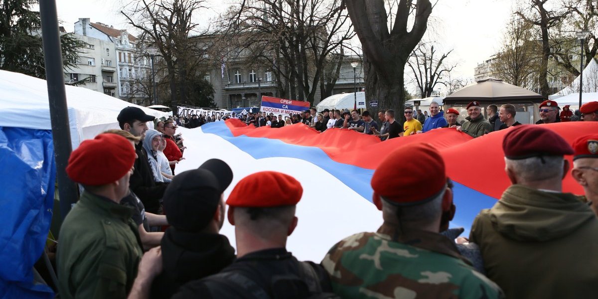 (VIDEO/FOTO) Veličanstven prizor: Srpska trobojka vijori se Pionirskim parkom!