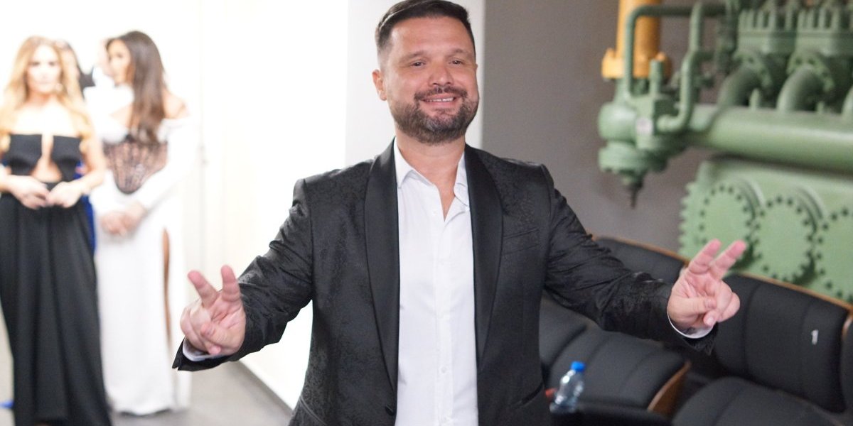 Pevač na svadbi odmeravao mladu, a kada je shvatio ko je, usledio je šok