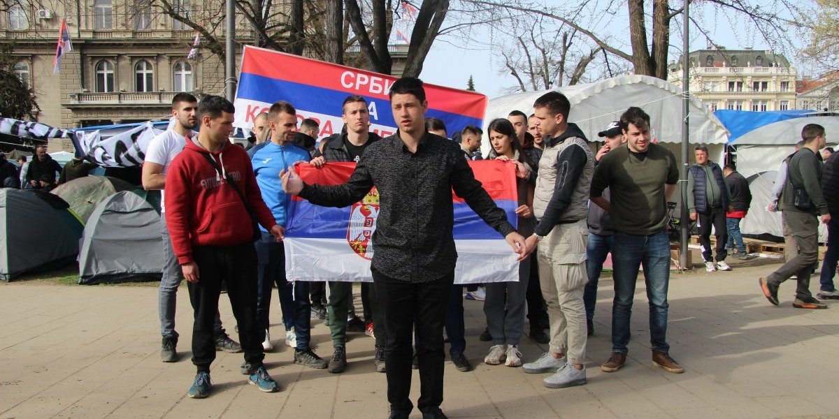 Prozivaju imena kao za streljanje! Skandalozan prizor u Čačku! (VIDEO)