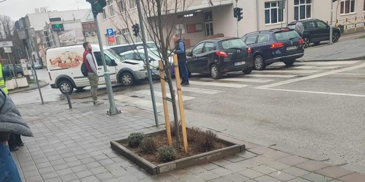 "Crno" ćoše lozničko! Ni semafor ne može da ih spasi od "čukanja"
