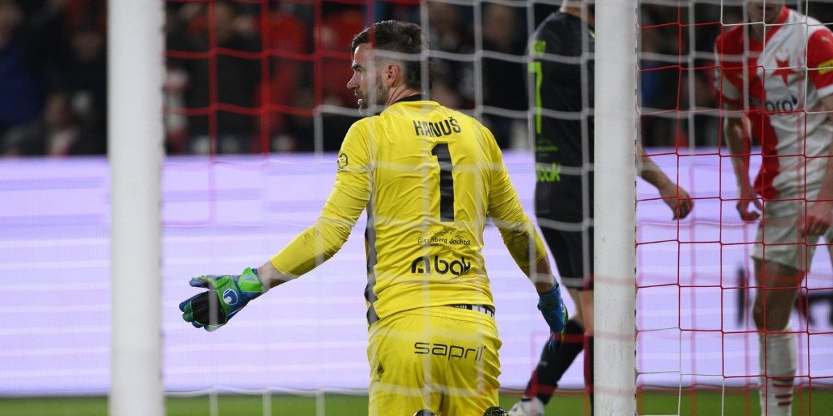 Penzija, golmane! Ljudi, ovako amaterski primiti tri gola ne može svako! Evropa bruji o njemu! (VIDEO)