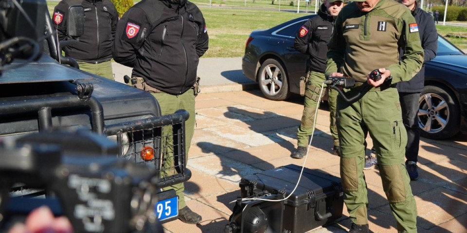 Jak, piskutav i isprekidan zvuk: Blokaderi, ovako zvuči LRAD koji koristi američka policija (VIDEO)