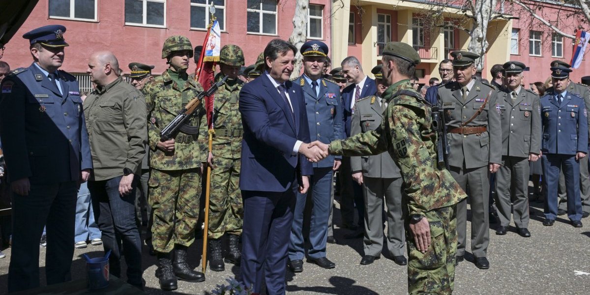 Danas je Dan Vojske Srbije! Održana počasna paljba