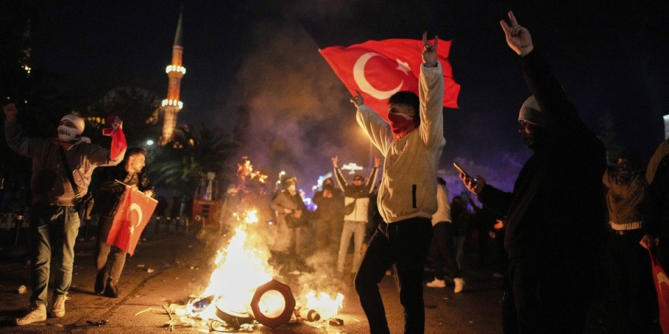 Ovo su protesti nasilja! Erdogan se oglasio nakon haosa na ulicama širom Turske! (FOTO)