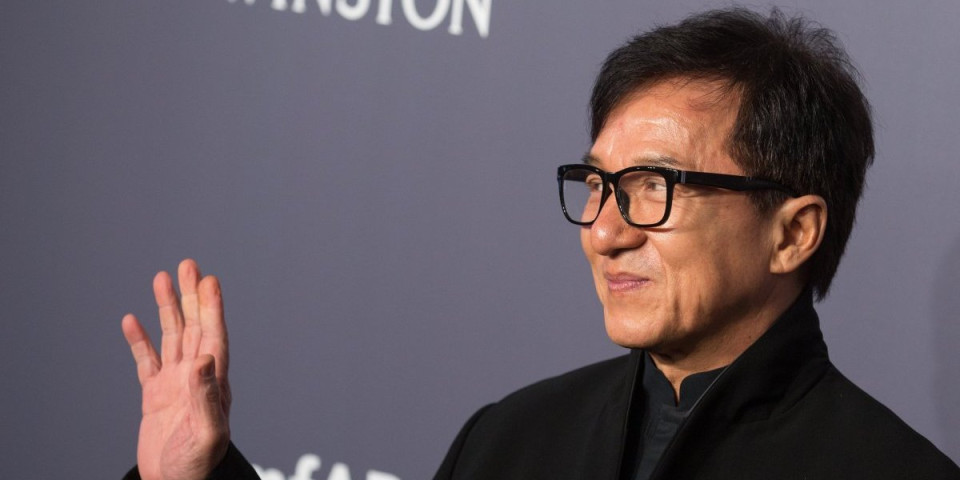 Scena gde ga dvojica tuku šokirala publiku: Džeki Čen se vraća u novom "Karate Kid" filmu