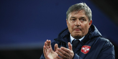 Selektor fudbalske reprezentacije Srbije Dragan Stojković Piksi (60) prijatno je iznenadio sve svojim prisustvom na utakmici između Partizana i TSC-a (0:0) u Superligi Srbije! Kormilar 'orlova' je u društvu člana Radne grupe crno-belih Predraga Mijatovića (56) i svog pomoćnika Gorana Đorovića (53) iz lože na zapadnoj tribini ispratio meč, što je odmah podgrejalo spekulacije – koga je selektor došao da vidi?