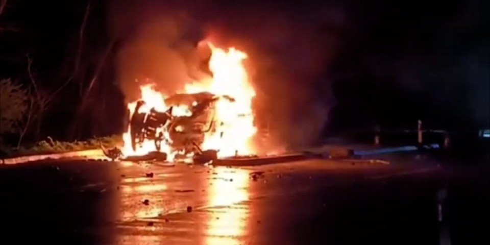 Eksplodirao autobus na Bubanj Potoku: Vatra progutala celo vozilo!