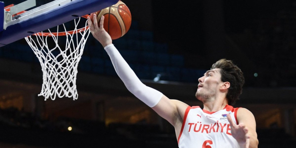 Priča srpski, navija za Partizan, oženio glumicu: On je Tursku odveo u finale EP (FOTO)