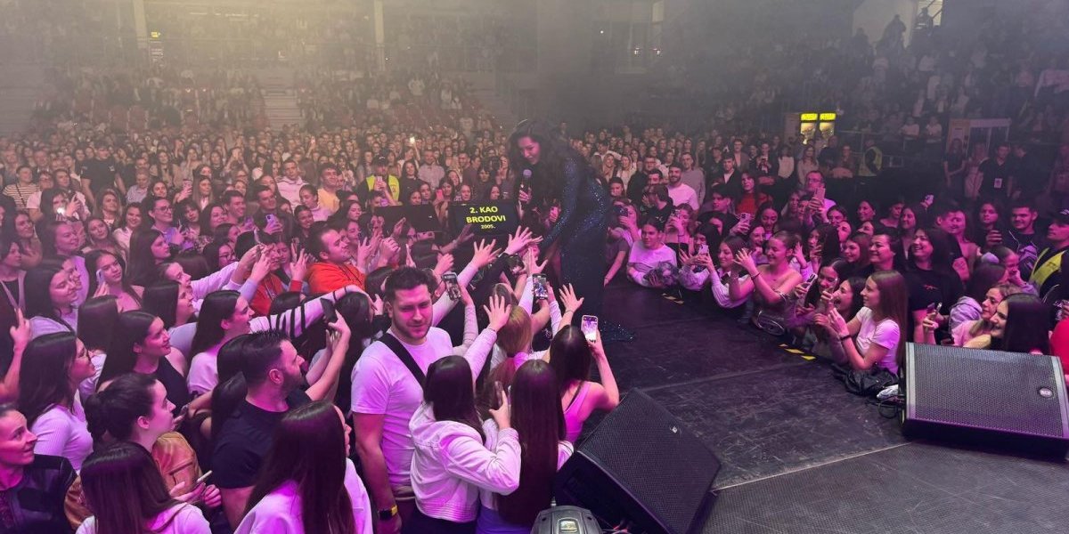 Kraljevo na nogama: Tanja Savić priredila spektakl u gradu na Ibru (FOTO+VIDEO)