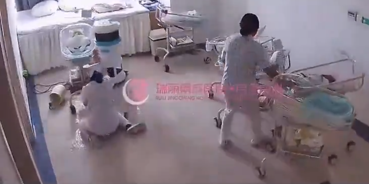 (VIDEO) Horor snimak zemljotresa u Mjanmaru! Bebe lete na sve strane, medicinske sestre panično jure za kolicima!