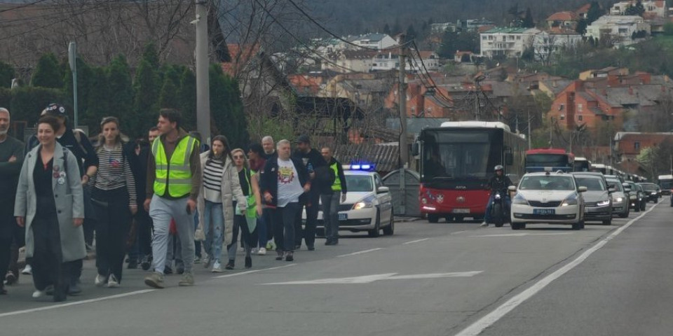 Ko stoji iz ovoga? Blokaderi bez ikakvog legitimiteta planiraju akciju "od vrata do vrata" u Nišu (FOTO)