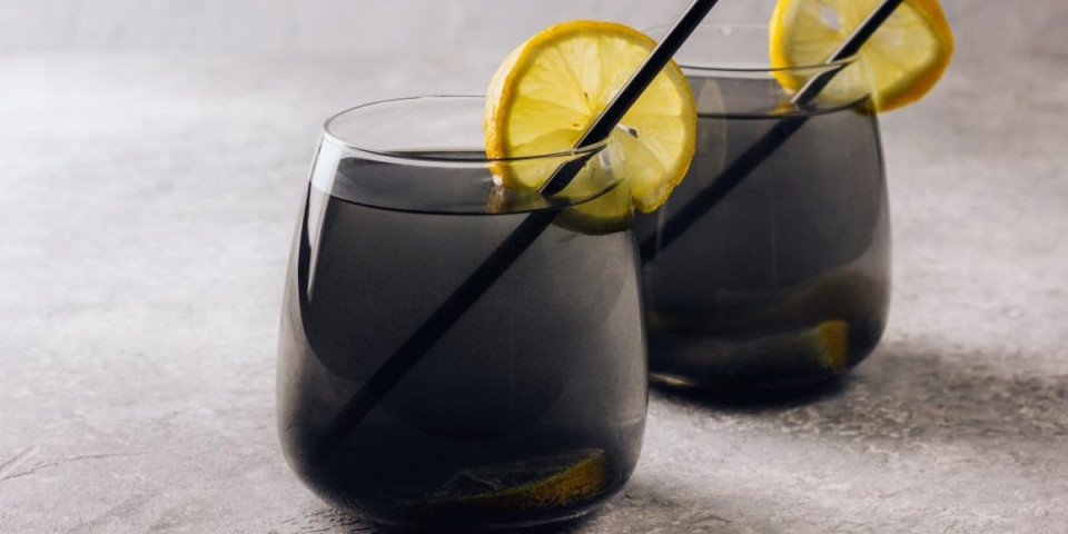 Kako pripremiti crnu limunadu kod kuće? Napitak koji podstiče varenje i čisti organizam