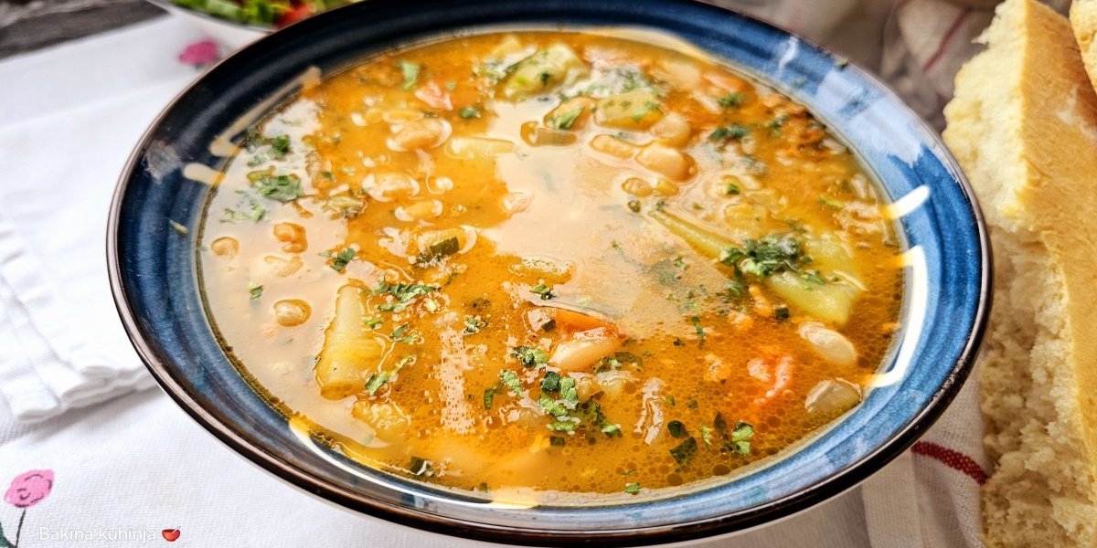 Posni ručak koji će vas oduševiti! Probajte aromatični pasulj sa povrćem (VIDEO)