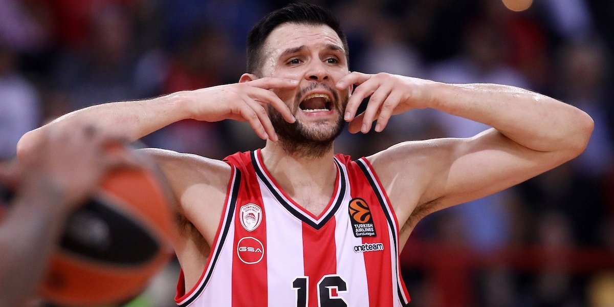 Grci se mrze iz dna duše! Panatinaikos iz inata sklonio dres Papanikolau, Olimpijakos odmah reagovao