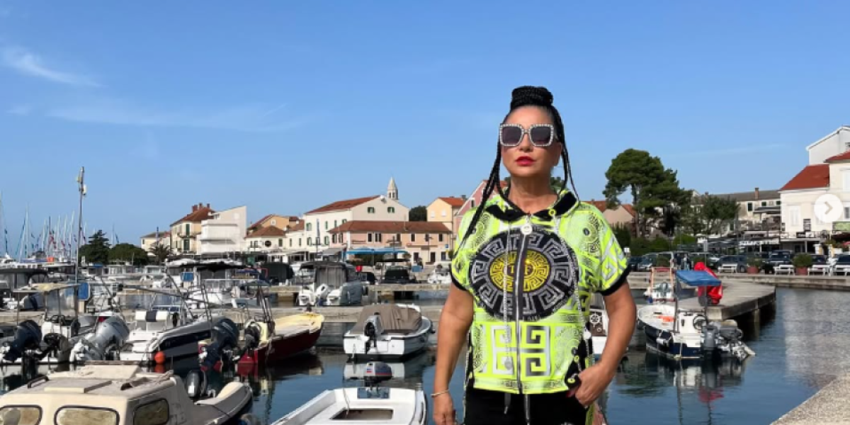 Pevačica bila intimna sa ženom: "Bilo mi je prelepo"