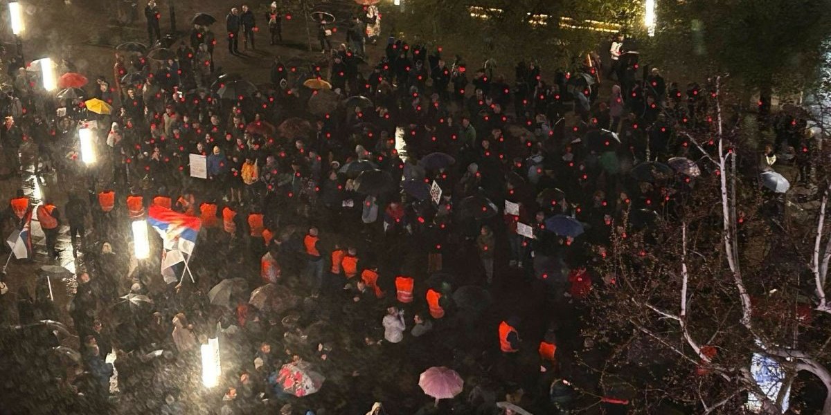 Skandal! Blokaderi sa nacističkim obeležjima pokušali da blokiraju RTK u Kruševcu! (FOTO)