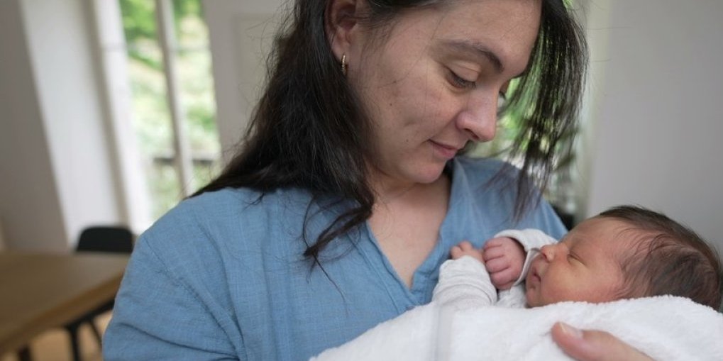 Majka doživela šok u porodilištu! Uzela da presvuče bebu pa se zaledila se od straha