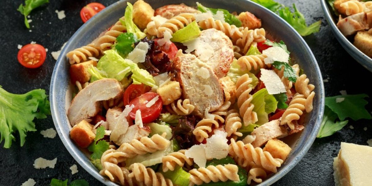 Napravite pastu sa cezar salatom! Preukusan, zdrav i brzinski ručak