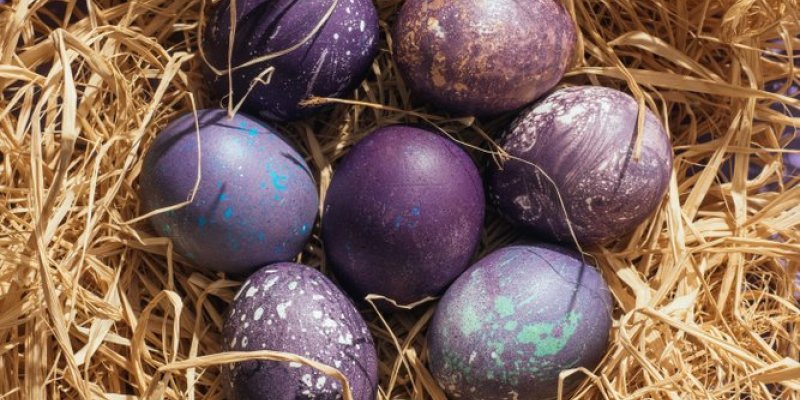 Farbanje jaja belim vinom! Bićete oduševljeni kristalima - tehnika za koju vam treba 10 minuta