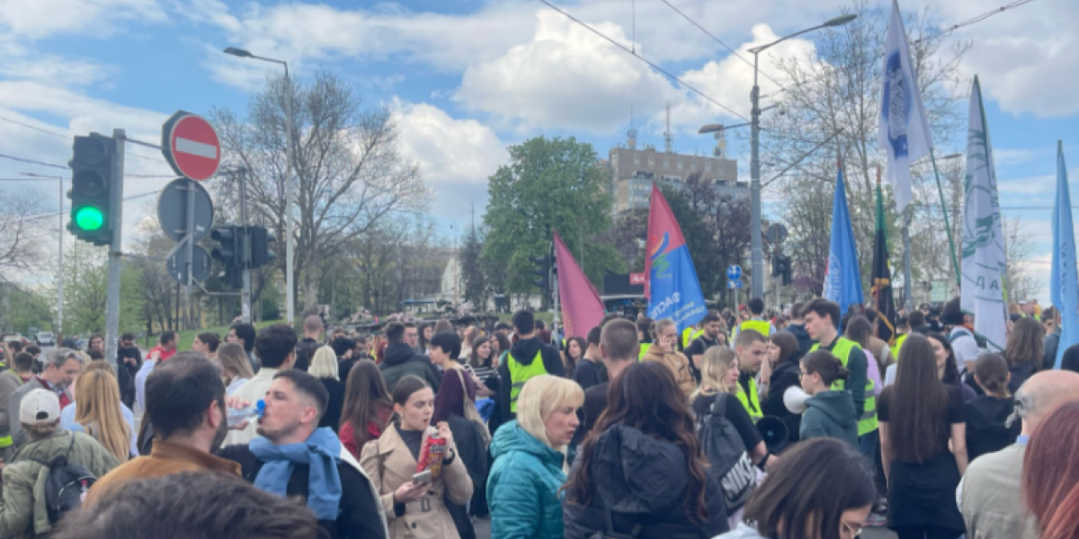 (FOTO) Novo terorisanje Beograđana: Njih 3.153 maltretiralo ceo grad! Blokirali i groblje