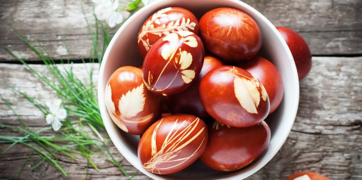 Ovako monasi sa Hilandara farbaju jaja za Vaskrs! Tajna je u 4 prirodna sastojka