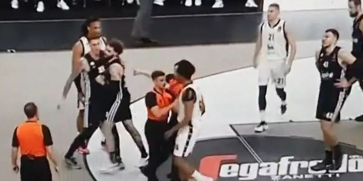 (VIDEO) Umalo opšta tuča u Evroligi! Miljenik 'grobara' hteo da se obračuna, sudije i saigrači ga jedva zadržali!
