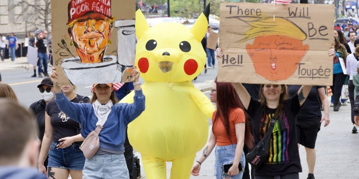 Demonstracije protiv Trampa i Maska širom Amerike, tu je i Pikaču (VIDEO)