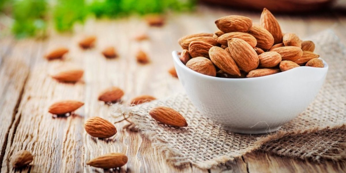 Večeras potopite 4 badema i ostavite tokom noći! Ujutru ih pojedite i rešite problem koji muči mnoge