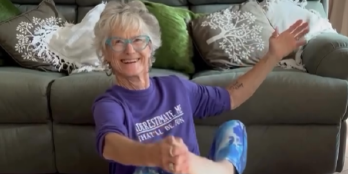 Ima 76, a gipka kao devojčica! Uradila je ovo s nogama pred kamerom - fanovi zanemeli