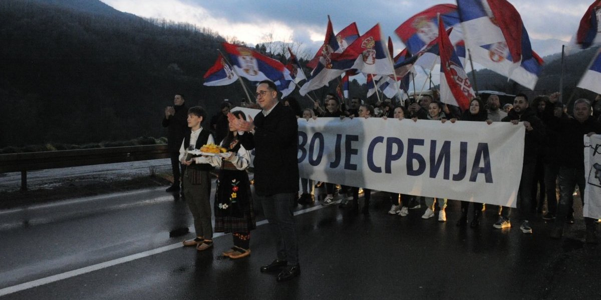 Srbi iz AP KiM stigli do Ušća: Nema predaje, idemo da podržimo našu državu Srbiju