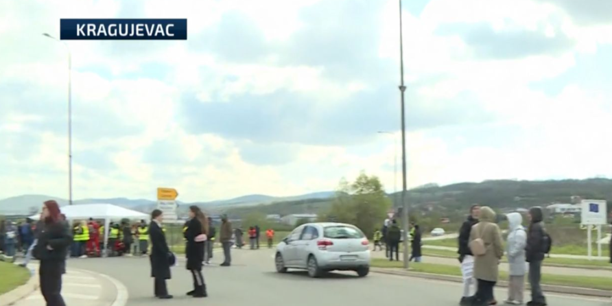 Blokaderi u Kragujevcu zagorčavaju život građanima - Osveta bahatih, besnih neradnika radnom narodu!