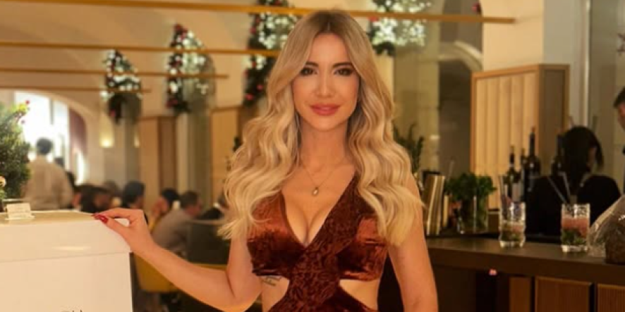 Drama lepe Hrvatice! Umalo joj reflektor razbio glavu, ona ne skida osmeh (VIDEO/FOTO)