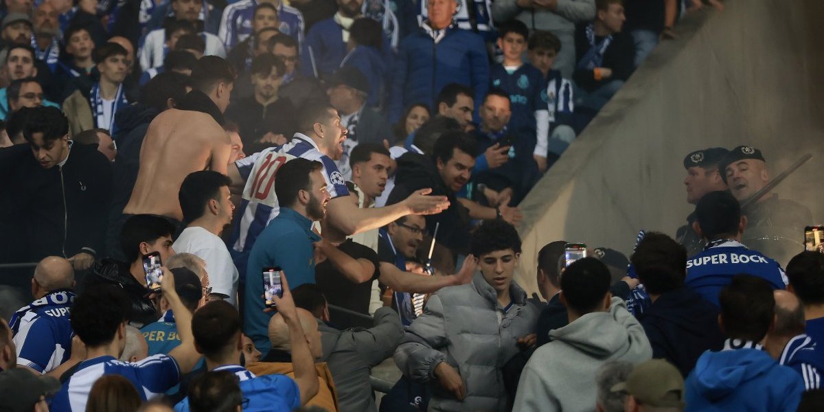 Užas! Policija pucala na navijače tokom velikog derbija (VIDEO)