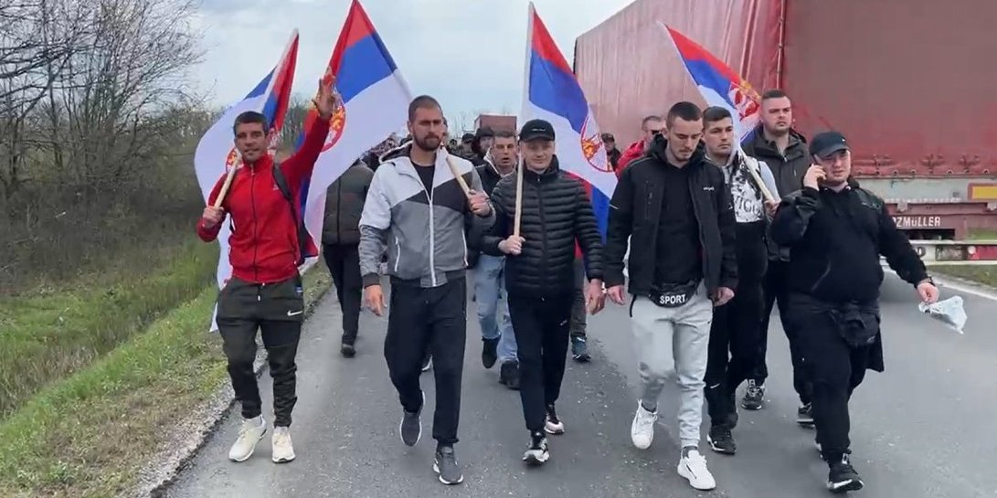 Srbi sa KiM odlučni! Heroji pešače do Beograda, stigli do Čačka (FOTO)