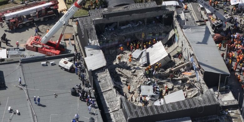 Snimljene poslednje reči popularnog pevača! Grcao ispod betona nakon pada krova poznate diskoteke! (FOTO, VIDEO)