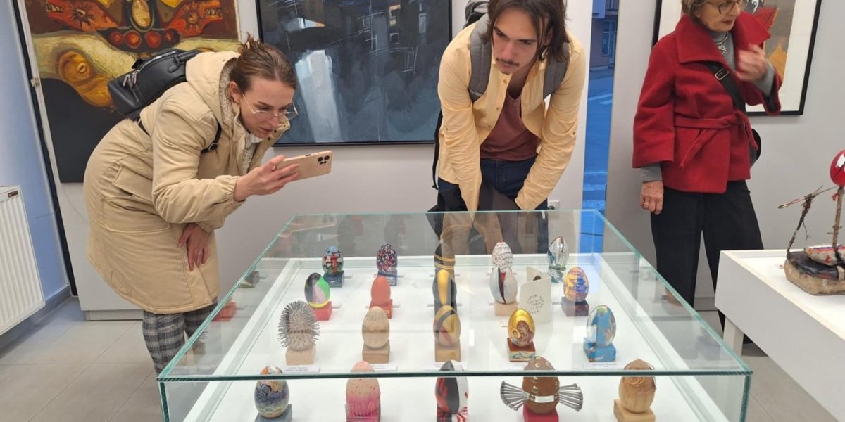 Vaskršnja jaja iz ruku umetnika oduševila Nišlije! Svako ko ih je video odmah se mašio za novčanik, ne bez razloga! (FOTO)