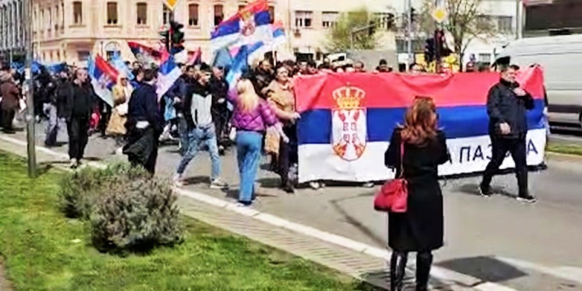 Novosađani stigli do Stare Pazove - Više stotina mladih ljudi pešači na veliki skup 12. aprila
