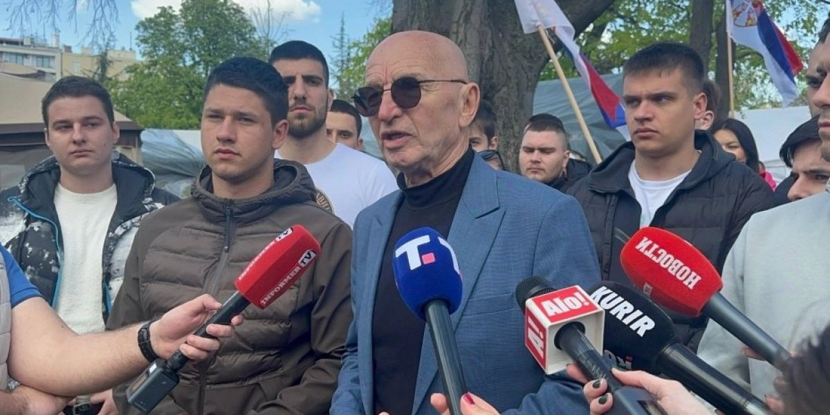 Komandant sa Košara obišao studente koji žele da uče! Pionirskim parkom se orilo: Kosovo je Srbija!