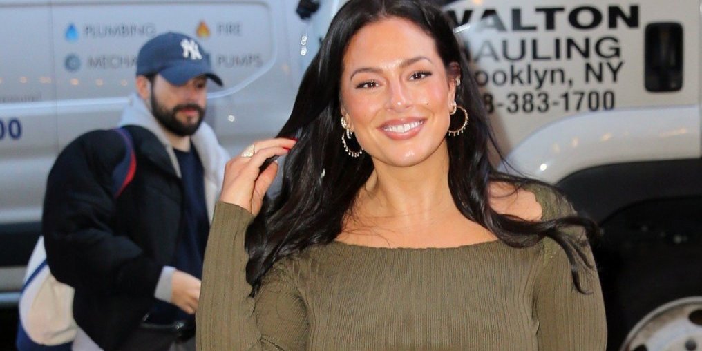 Utegla se i pokazala zadnjicu - kipi na sve strane! Ima 100 kilograma i grmi kakva je (FOTO)