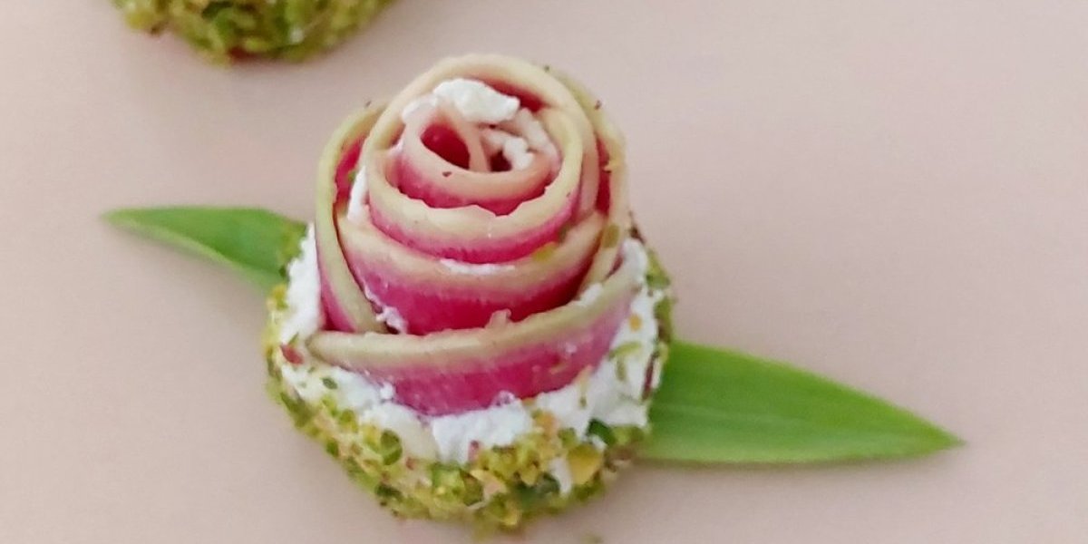 Vaskršnje ruže od jaja i rotkvica! Lagani recept koji će prazničnu trpezu učiniti neodoljivom