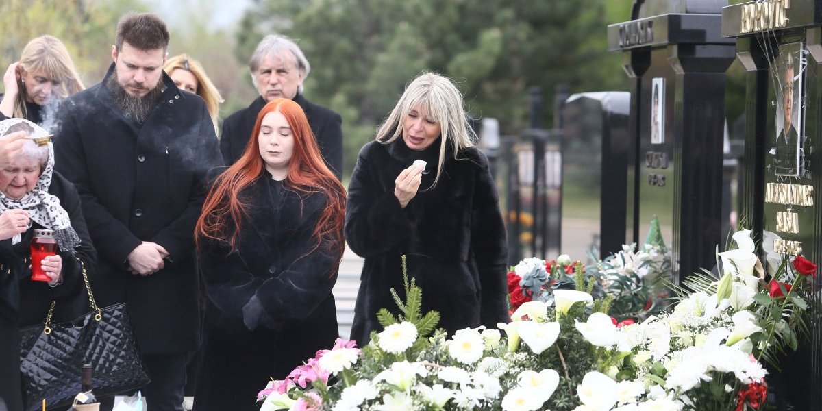 Organizatorka Popovićeve sahrane otkrila tajnu! Sašina smrt dotukla Suzanu, ovo je prvo morala da uradi!
