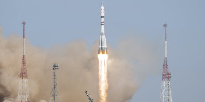 Srpski zet Gekan Erdem, danas će u 14.30 časova, poleteti za svemir. Ali, to nije sve! Ono po čemu se ovaj let razlikuje od drugih, jeste što će Gekan sa sobom poneti i srpsku zastavu.