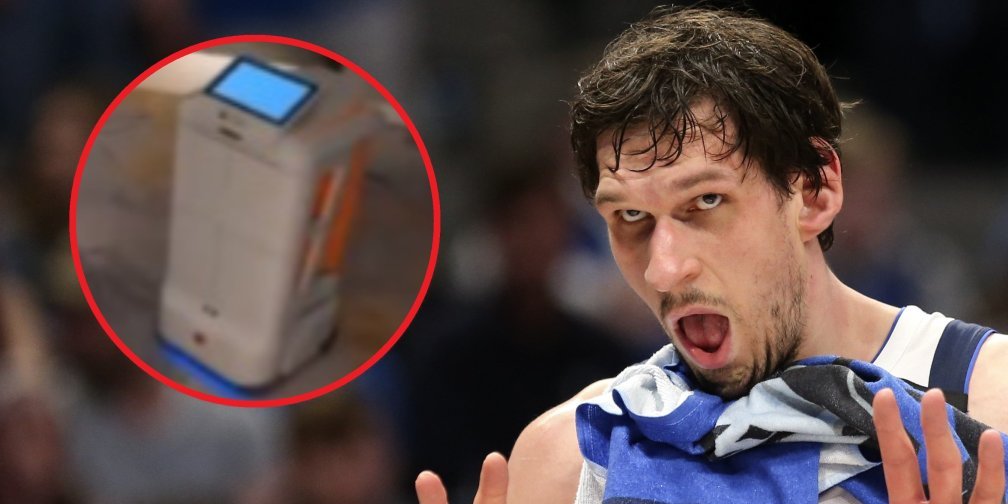 Bobi, ne menjaj se nikada! Marjanović robotu u Kini pevao hit Dragana Pantića Smederevca! (VIDEO)