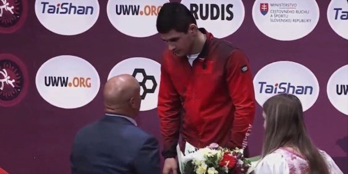 Skandal na EP! Rus čestitao Albancu na dodeli medalje uz reči "ti si izdajnik"! (VIDEO)