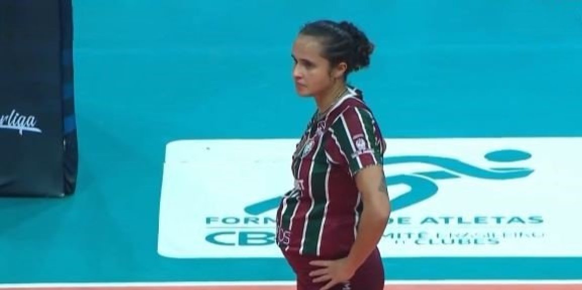 Svi gledaju i ne veruju, planeta bruji o njoj! Brazilka u petom mesecu trudnoće igrala meč i zadivila publiku (VIDEO)