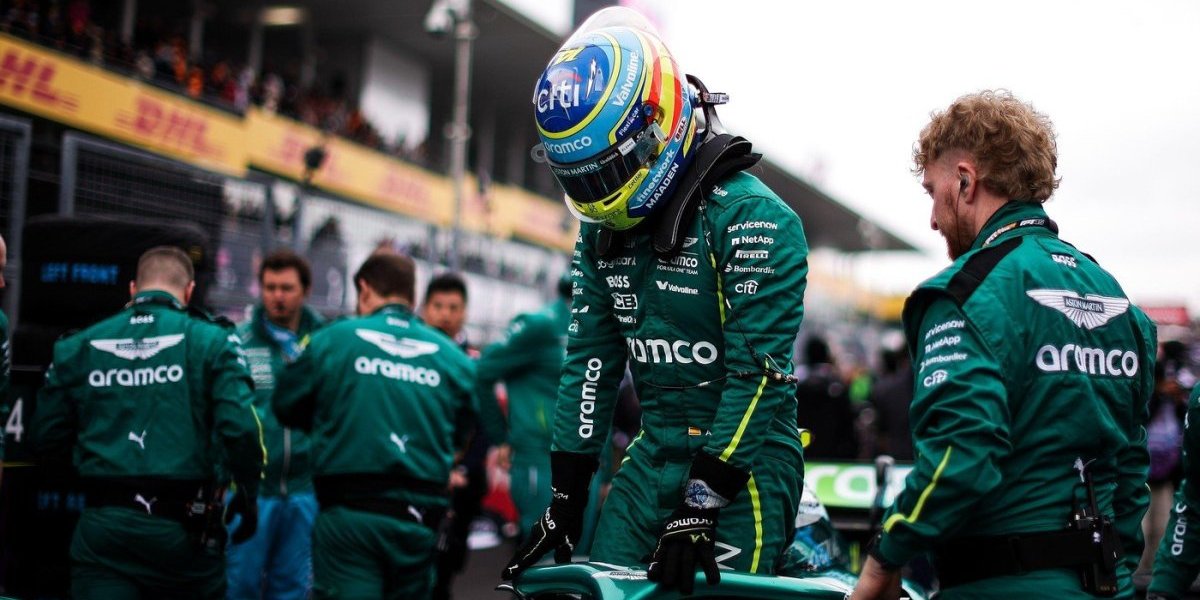 Nesvakidašnja scena u Formuli 1! Alonso usred vožnje ostao bez volana (VIDEO)